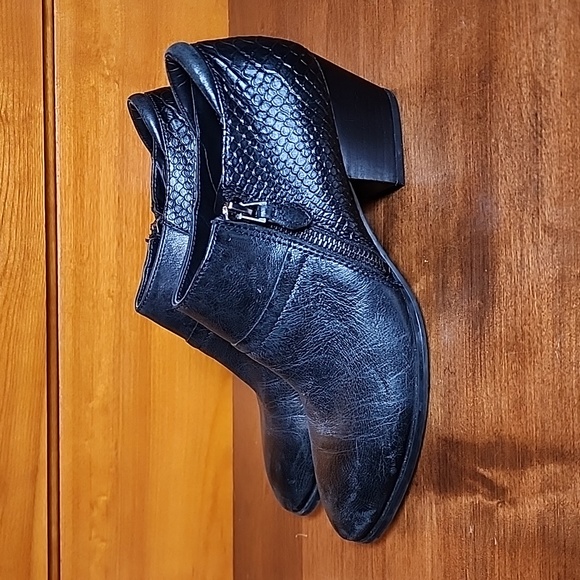 Franco Sarto black leather/ snake skin pattern heeled booties - Picture 2 of 5